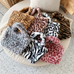 Winter new fashion shoulder bag female leopard female bag chain large plush winter handbag Messenger bag soft warm fur bag