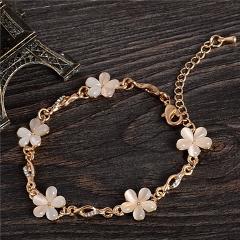 MINHIN Delicate Little Flowers Ornament Chain Bracelet For Girl Charming Banquet Accessory Women's Elegant Jewelry